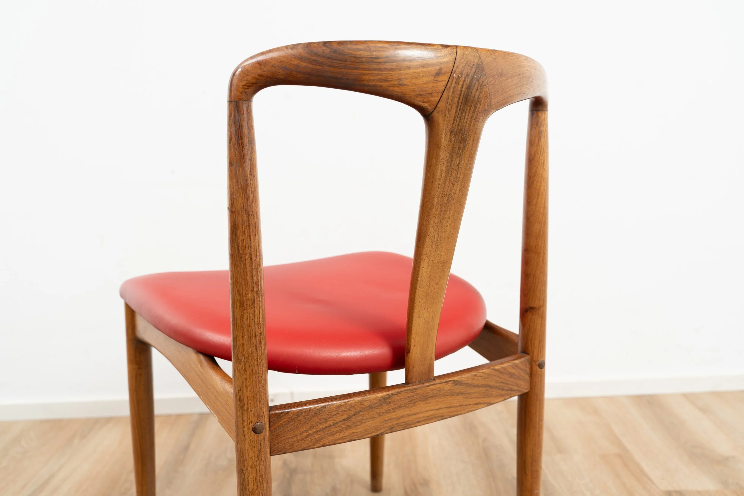 Johannes Andersen's Iconic Design: Juliane Dining Chair Set